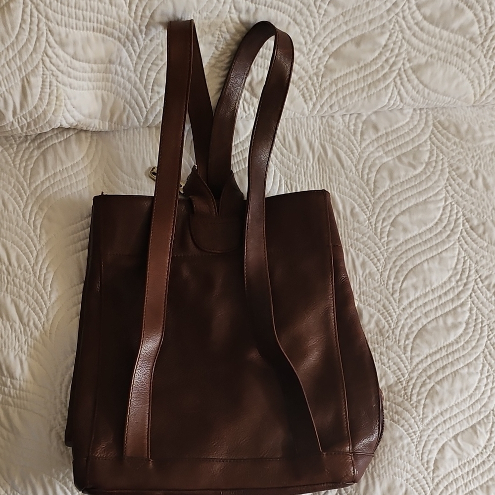 Ellington Dark Brown Leather Backpack with Classic Design - Picture 3 of 9